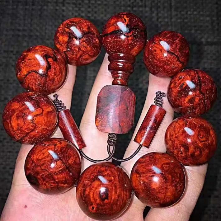 3377体育_网红珠宝“小红心”AHKAH在北京三里屯太古里北区开设了精品店(图3) 3377体育_网红珠宝“小红心”AHKAH在北京三里屯太古里北区开设了精品店(图3)