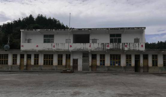 
CCTV《热线12》报道：“双师课堂”进恩施州利川 为下层教育插上翅膀_3377体育(图1)