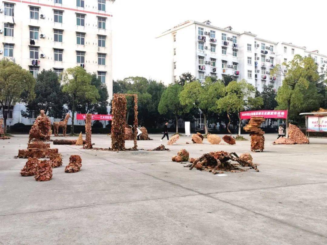 
九江学院艺术学院乐成举行“金秋·九艺”美术学雕塑展览‘3377app’(图5)